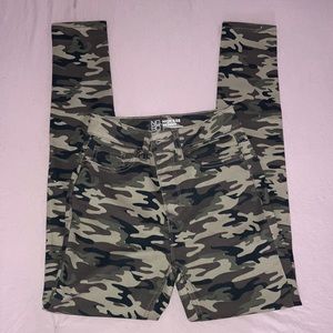 No Boundaries High Rose Skinny Camo Jeans size 1 NWOT